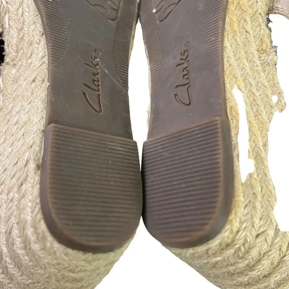 Clarks Artisan Espadrille Wedge Slingback Sandals Gold Perforated Shoes sz 9.5 W